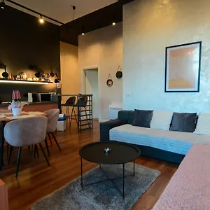 stylish-two-bedroom-house-with-private-pool.hotels-in-tirana.com/